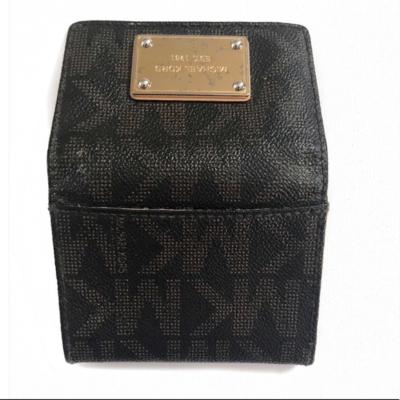 Michael Kors Handbags - Gently loved Micheal Kors Small Mulberry BN Wallet